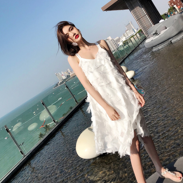 雪白不規則羽毛流蘇吊帶渡假女神連身裙
