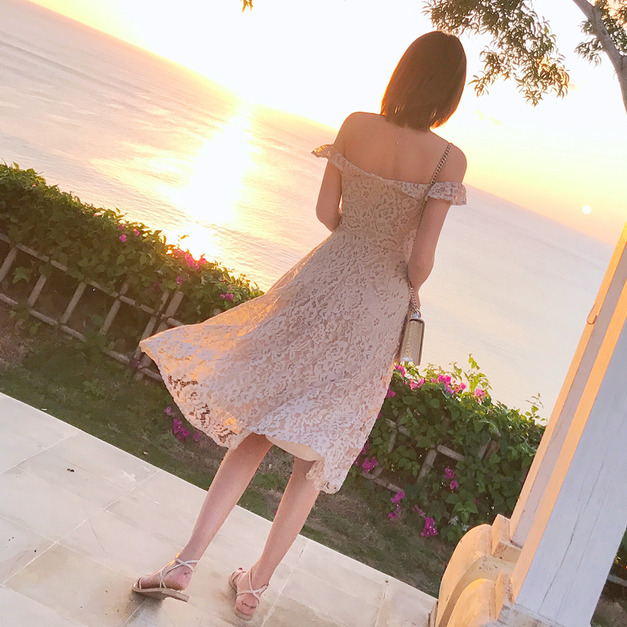 渡假一字領鉤花蕾絲簍空露肩性感浪漫連身裙
