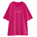 簡約休閒字母玫紅色寬鬆男友風中長款T恤_4