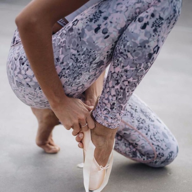 aimn高腰收腹經典LOGO款-妃色伊甸園