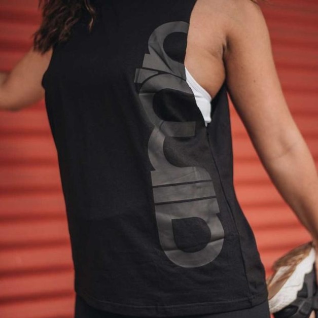 aimn寬版背心-曜石黑