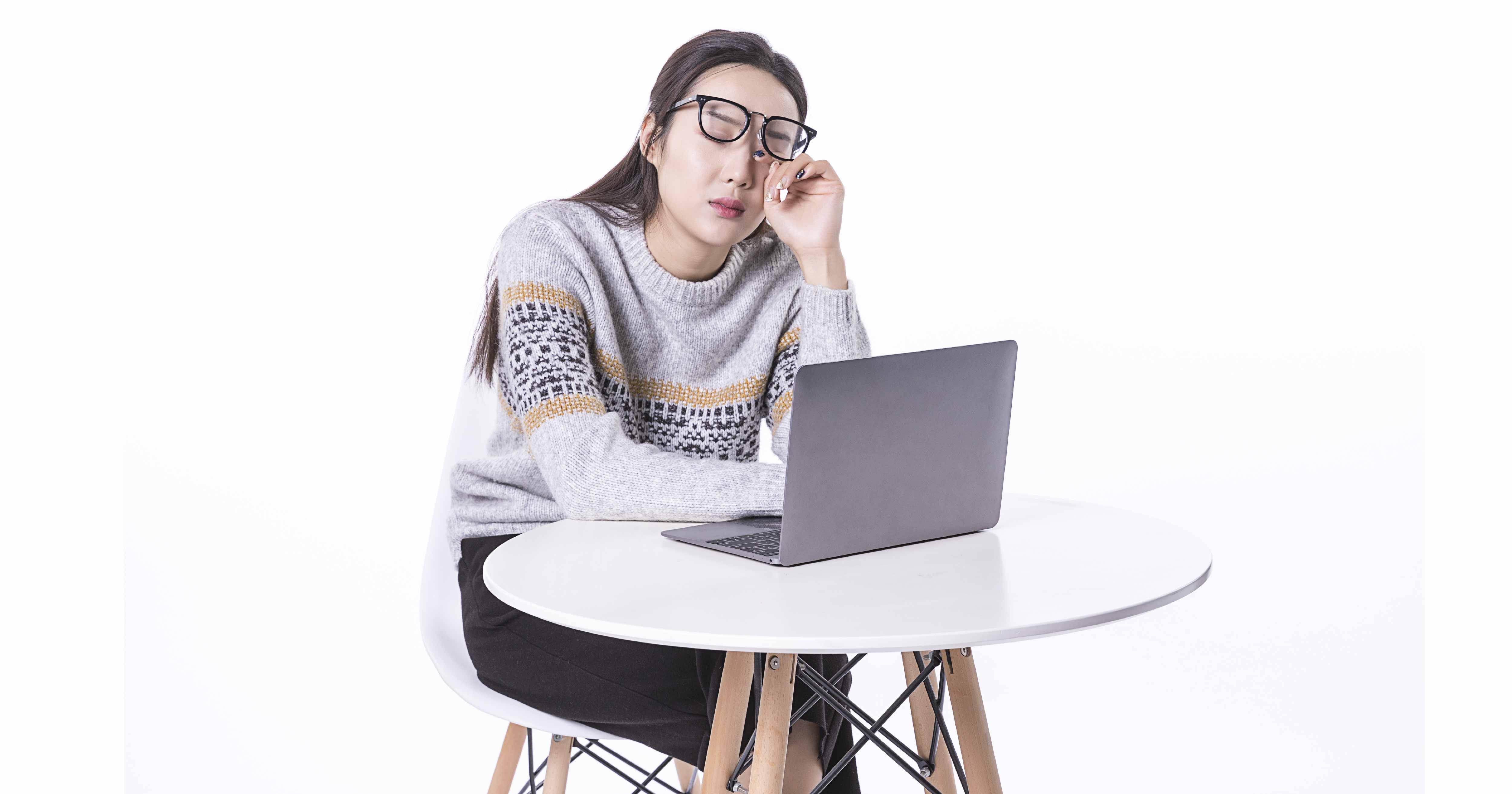 眼睛乾到爆？有這些症狀小心「乾眼症」！營養師推薦9大護眼蔬果必吃