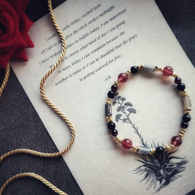 哥倫比亞的紅-礦石手鍊