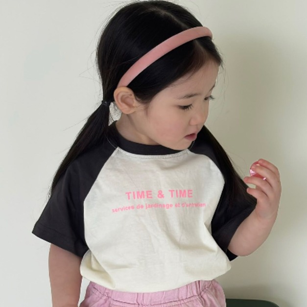 THEGOGUMA ｜ 美式復古插肩袖拼色字母 T 2色