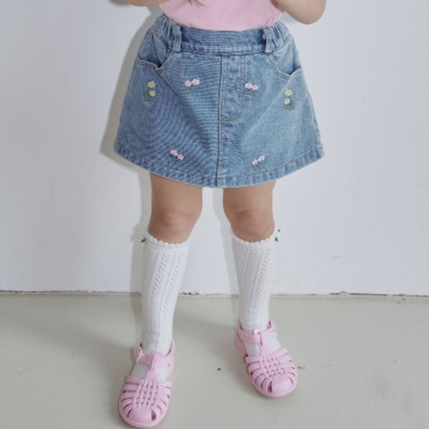 MOMO ANN  ｜精緻刺繡小花牛仔裙褲