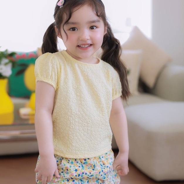  AZZ 浮雕小花壓紋泡泡袖上衣 🌼  2色