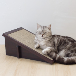 頑強 斜坡貓抓板 | 胡桃木 (贈送純天然木天蓼)