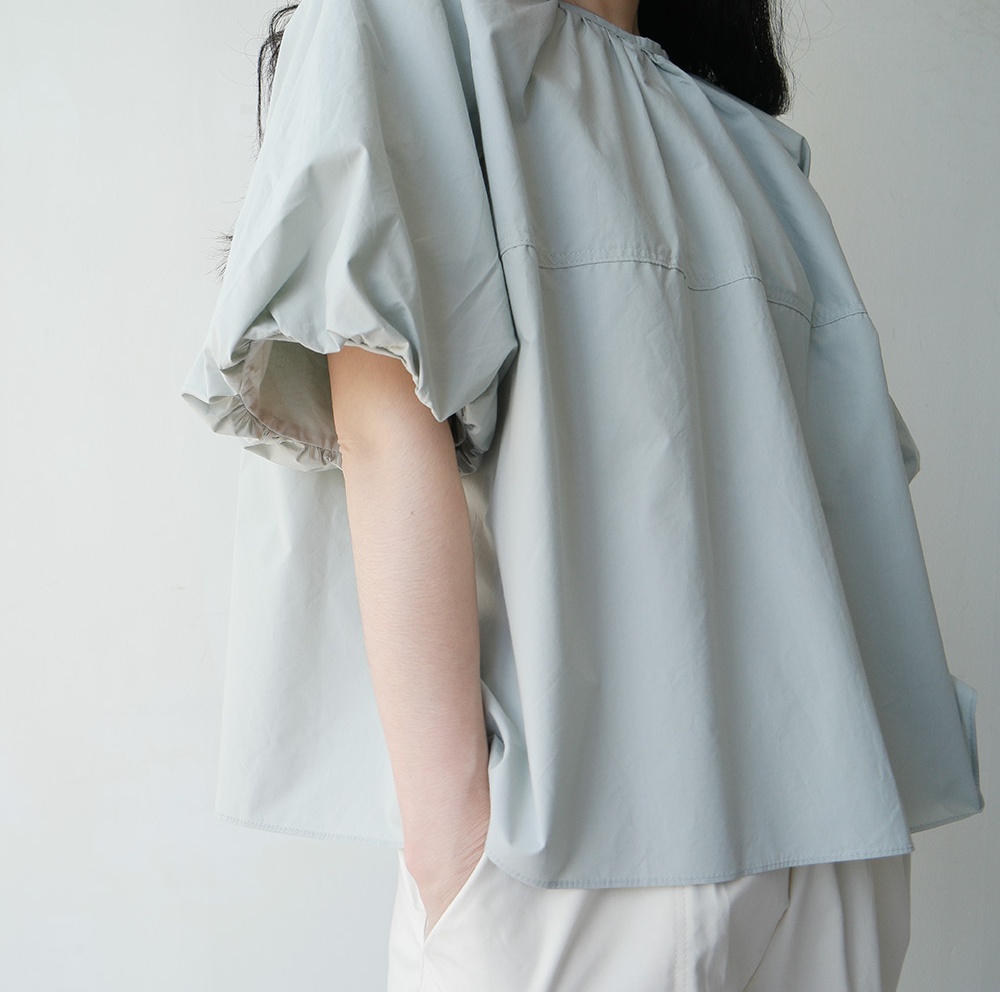立體澎袖短版棉質上衣_88697db655fe8a29b36c9c353a9e0573.jpg