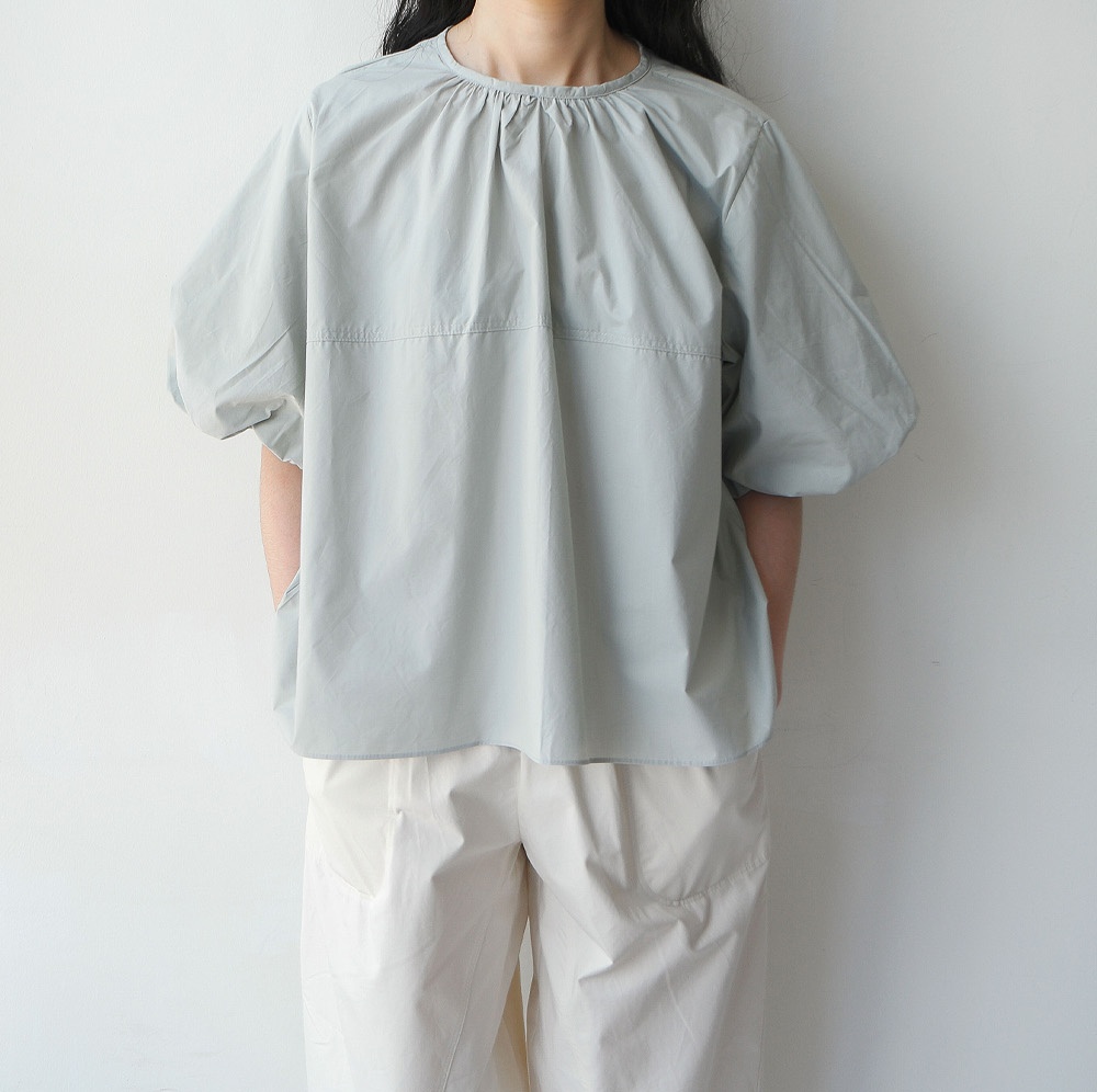 立體澎袖短版棉質上衣_ed36aaf56e285aea6344ed7b3ebc7523.jpg