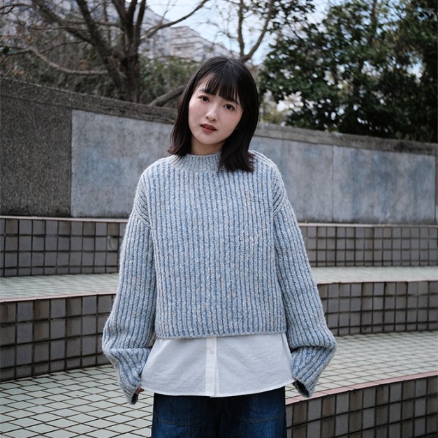 晨霧條紋短版針織毛衣 藍