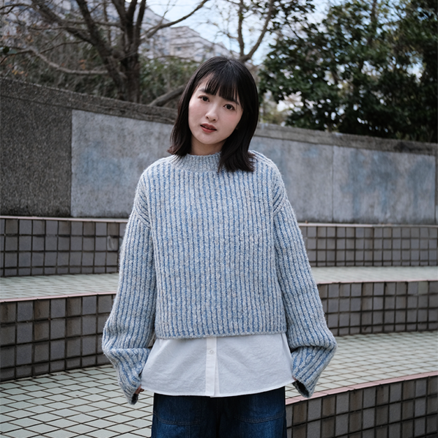 晨霧條紋短版針織毛衣 藍