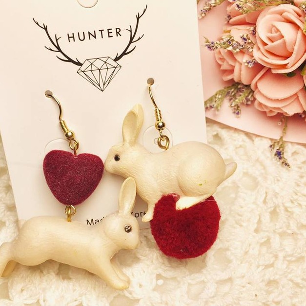 不對稱紅愛心毛球甜美小白兔