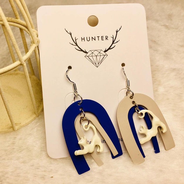 氣質韓系藍色幾何撞色白色小貓