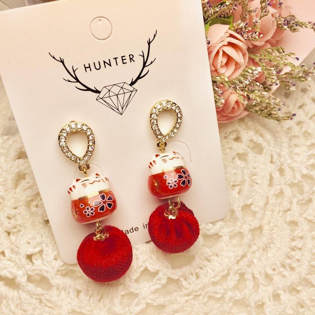 日系招財貓球球耳環