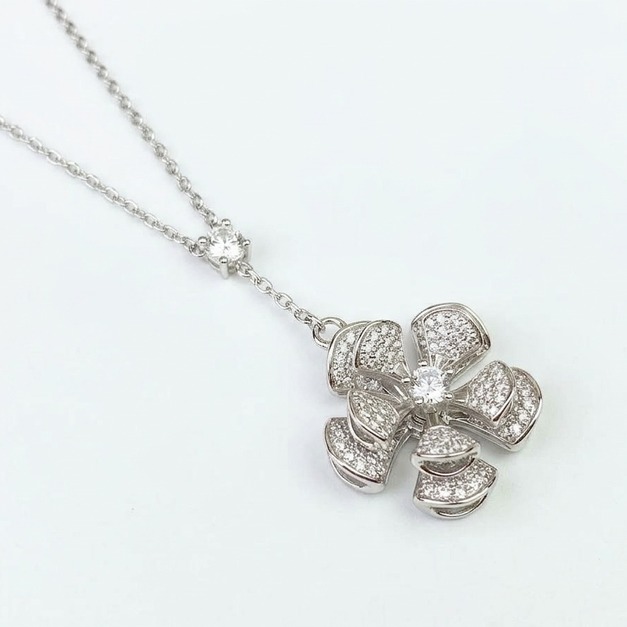 BVLGARI 旋轉滿鑽扇形花朵項鍊 (銀色)