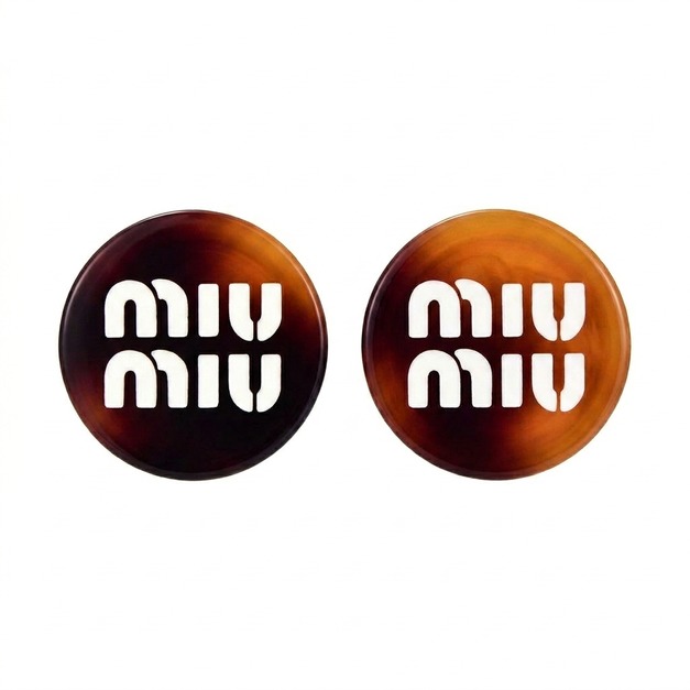 MIUMIU 字母樹脂耳釘