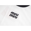 MIUMIU 胸前刺繡LOGO短袖 (白)_2