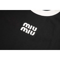 MIUMIU 胸前刺繡LOGO短袖 (黑)_2