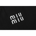 MIUMIU 立體刺繡經典logo短袖 (黑色)_2