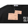 MIUMIU 立體刺繡經典logo短袖 (黑色)_4