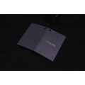 PRADA 三角標拼接短袖 (黑)_7