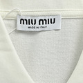 MIUMIU 經典標誌刺繡Polo短袖 (白)_3