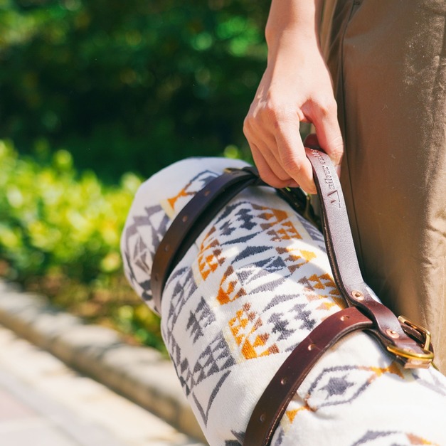 [預購] Silver Valley 原色植鞣皮革 毛毯捆套