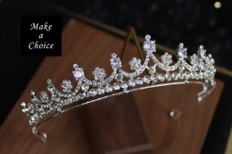 A210402【現貨】簡約小巧精緻銀色水鑽皇冠王冠。新娘飾品伴娘寫真生日派對