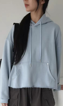 [02046204] 釘釦連帽厚棉短版T