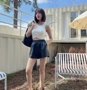 現貨無退換｜韓版滑面鬆緊帶皮褲