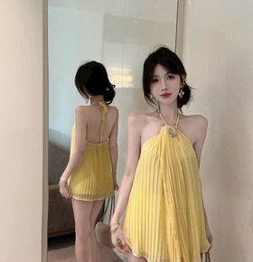 溫柔浪漫掛脖壓褶連身洋裝