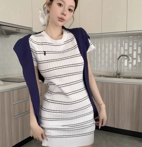 休閒百搭兩件式條紋洋+披肩