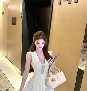 現貨無退換｜氣質蕾絲反領簍空百褶洋