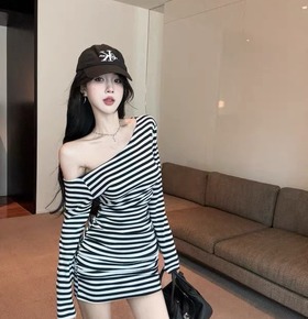 百搭條紋露肩包臀長版衣