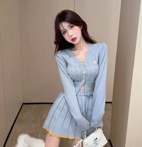 套裝學院風v領針織上衣+百褶裙