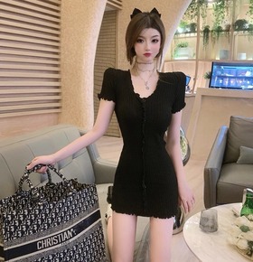 現貨無退換｜簡約坑條木耳邊包臀洋