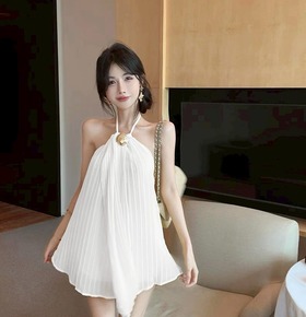 現貨無退換｜溫柔浪漫掛脖壓褶連身洋裝