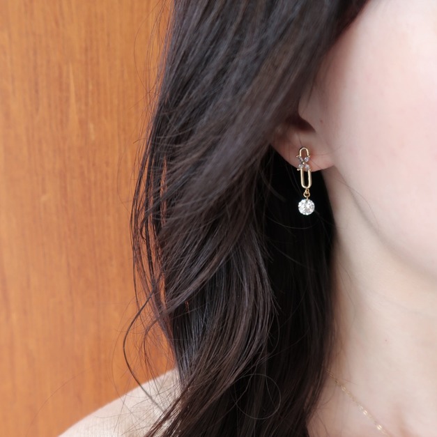 花花框線裸鑽鋯石耳環