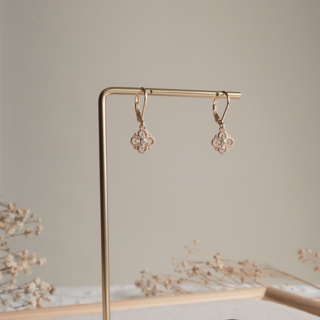 (闆娘推薦自留款)優雅窗花鏤空耳扣