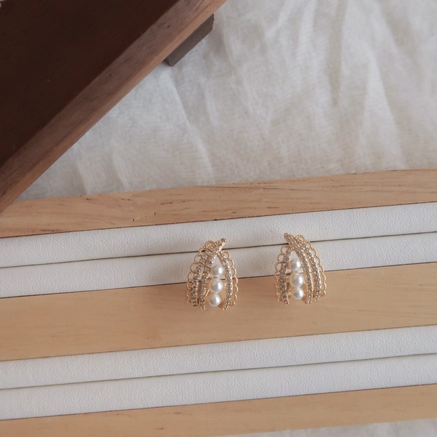 鏤空蕾絲珍珠耳環