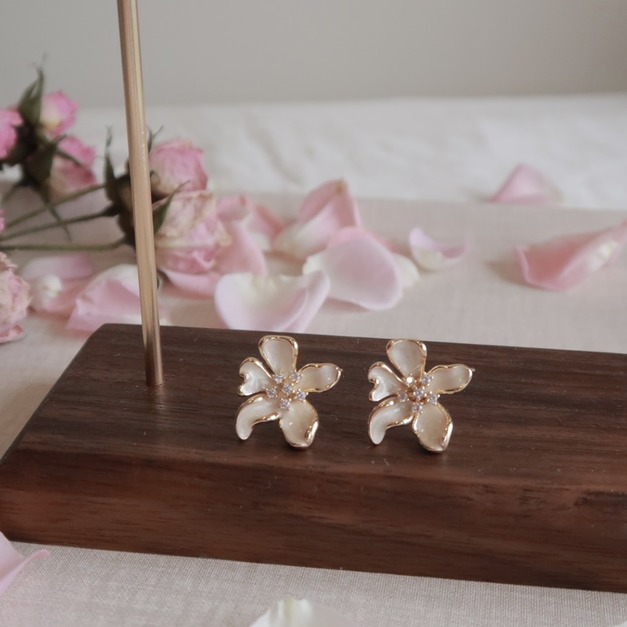 ❀釉面白花優雅耳環