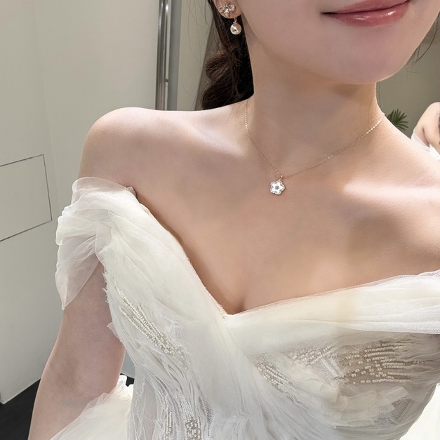 小梅花母貝碎鑽鋯石項鍊(美國注金)