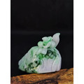 天然緬甸翡翠A貨 石頭上的小松鼠擺件_1