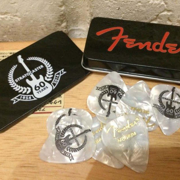 ♪ Your Music 愉耳樂器 ♪ FENDER 60th週年紀念款 PICK收藏金屬盒含燙金Pick12入