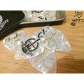 ♪ Your Music 愉耳樂器 ♪ FENDER 60th週年紀念款 PICK收藏金屬盒含燙金Pick12入_1